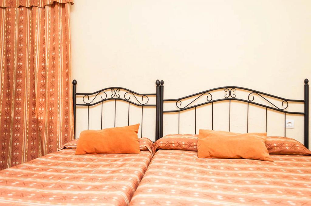 Pension La Montorena Seville Exterior photo