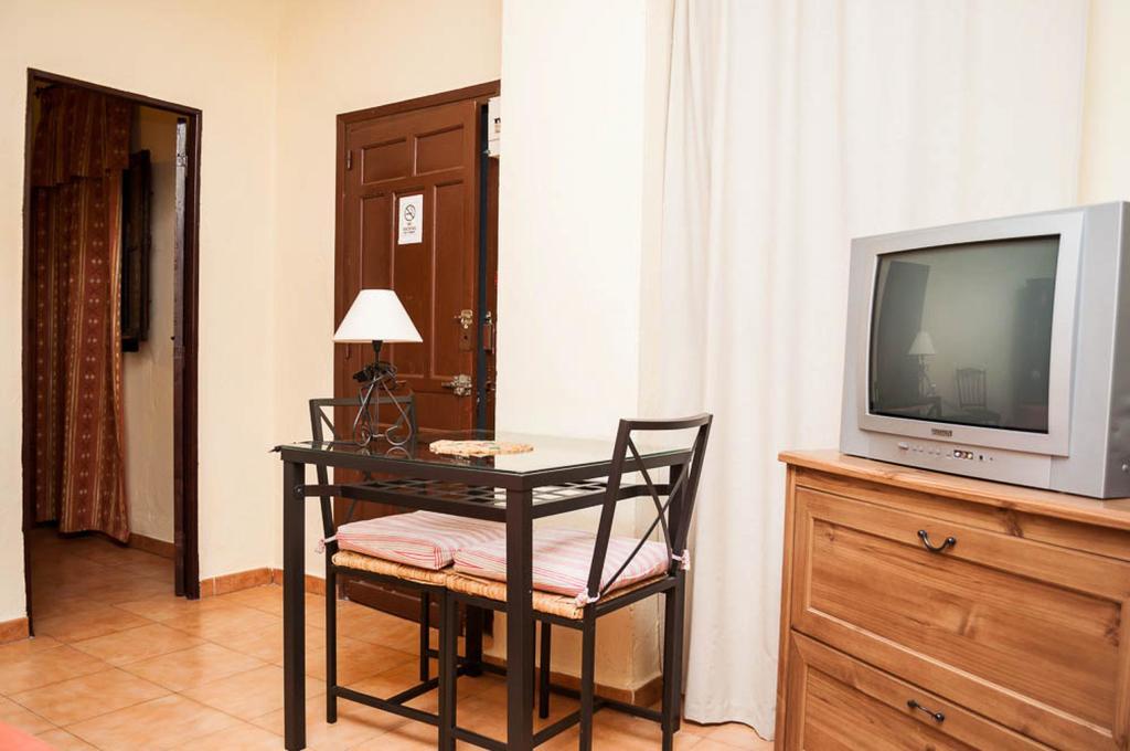 Pension La Montorena Seville Exterior photo
